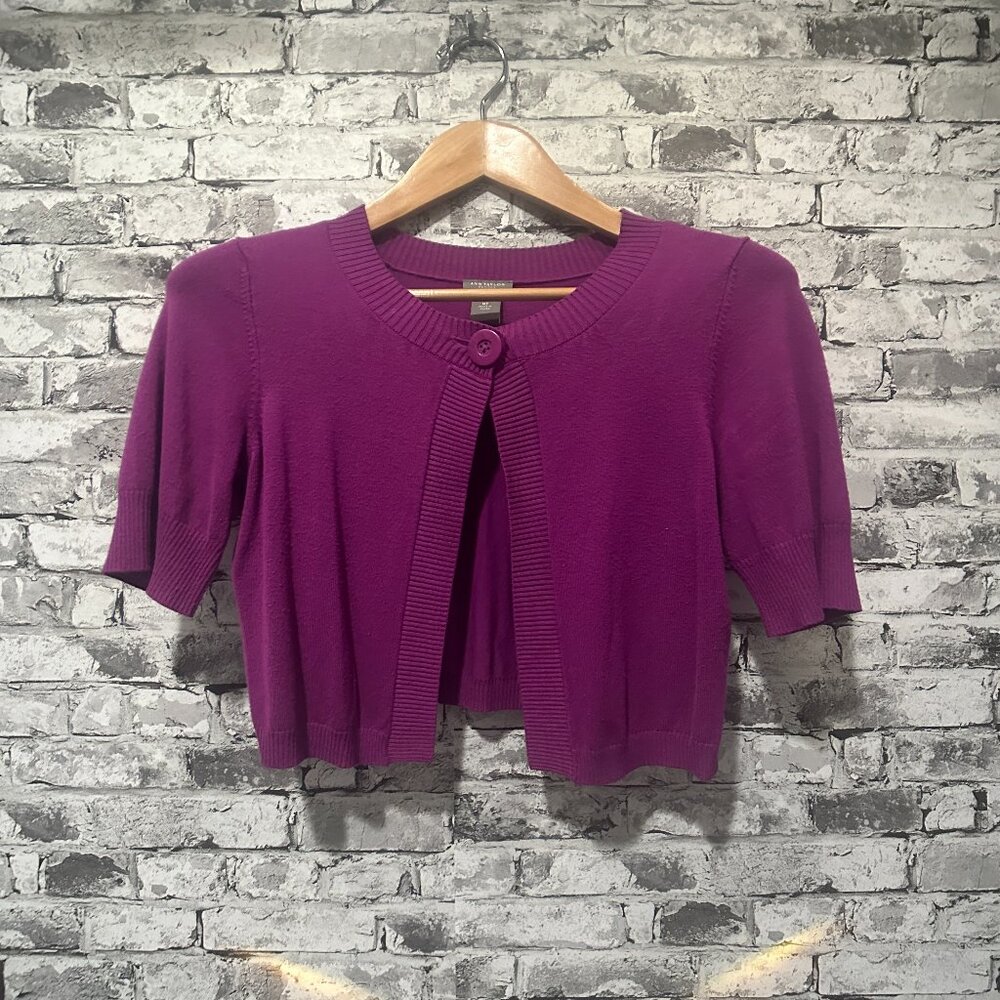 EUC Ann Taylor Petite Women's Cropped Cardigan Sweater Size Medium (Petite)